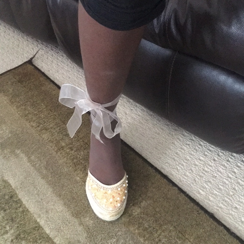 Shoes - Picture 6 of 8